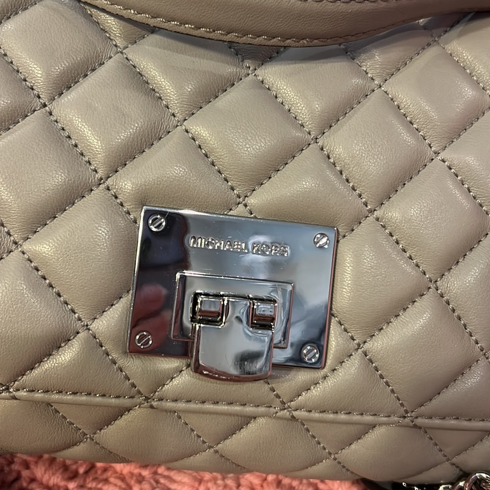 Michael Kohr gray quilted final bag that can be carried the chain inside - Picture 2 of 14